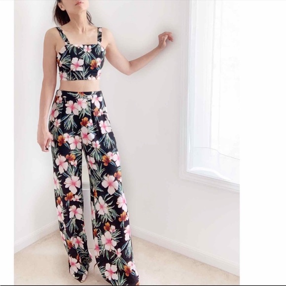 HAWAIIAN FLORAL PRINT TOP WITH FLARE PANTS SET - 2 PIECE - Picture 2 of 12